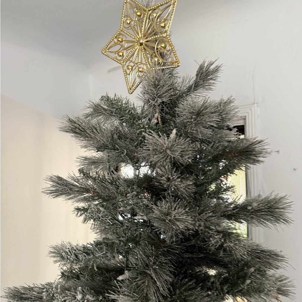 Gold Star Holiday Tree Topper - Picture 2 of 5